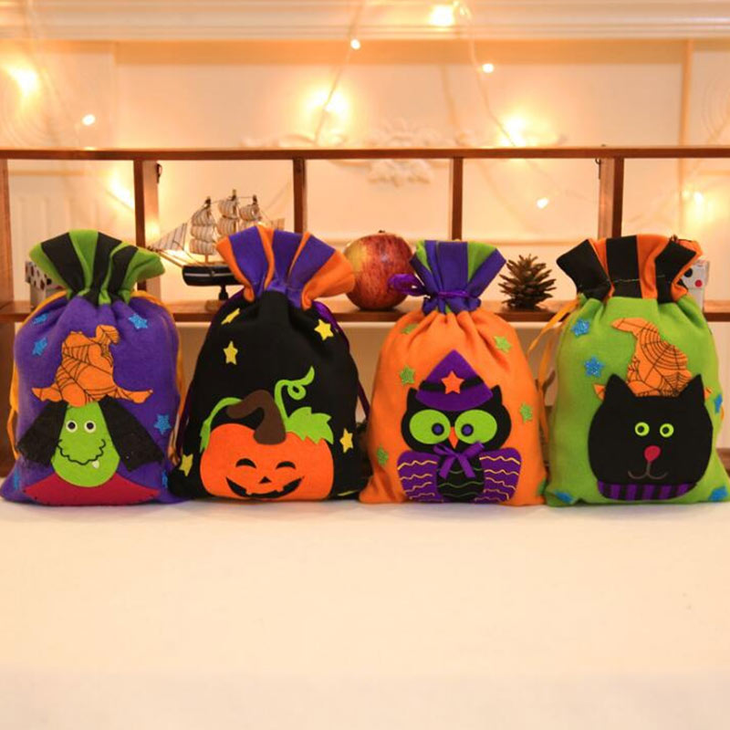 Große Süßigkeitentüte im Halloween-Stil, vier verschiedene Stile mit Kürbis- und Hexendekoration